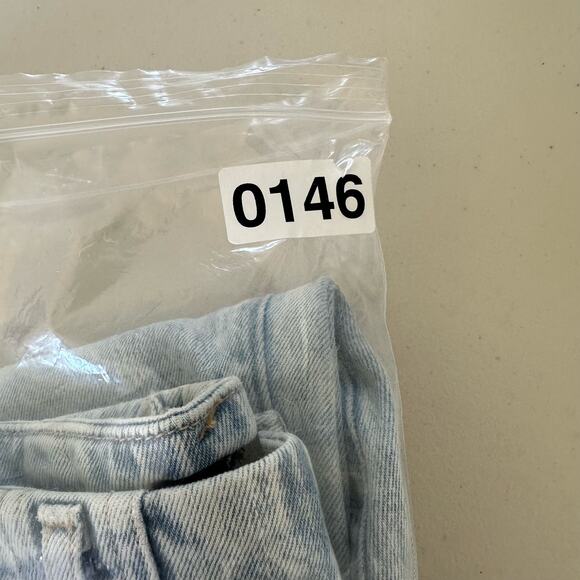 Veronica Beard Arya Straight High Rise Jeans Women 27 Sky Wash Button Fly - Picture 11 of 11